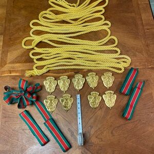 Gucci Crest 9 (plaster) Vintage Christmas Ornaments(9)from retail display